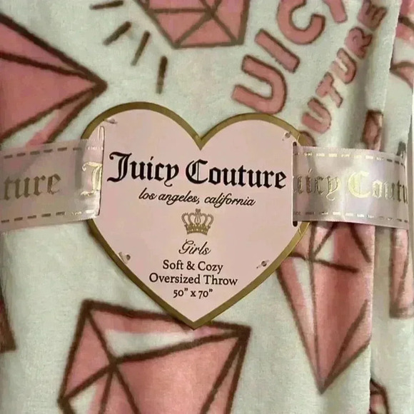 NWT‎ JUICY COUTURE SOFT COZY FLUFFY PINK DIAMOND OVERSIZED THROW BLANKET - Picture 1 of 3